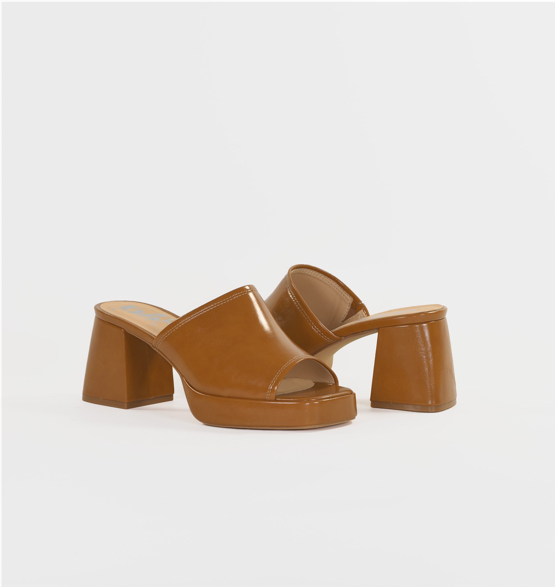 Mules Marylin camel